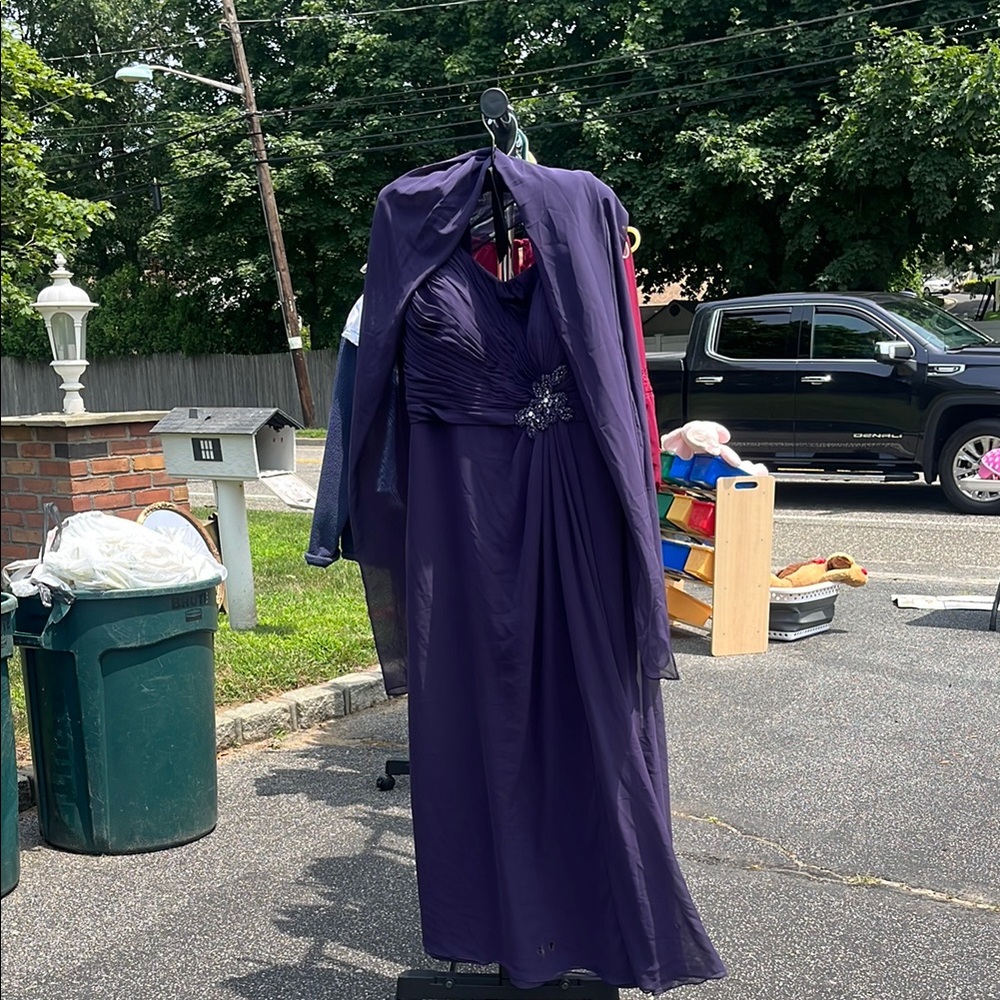 Elegant Purple V-Neck Long Sleeve Gown for Weddings